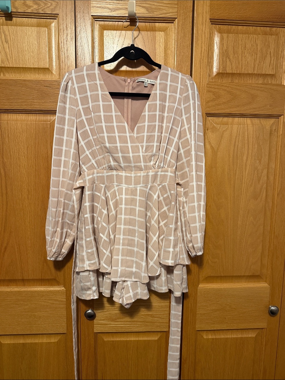 Allison & Kelly Blush Pink Grid Wrap Peplum jumper shorts Like new size small
